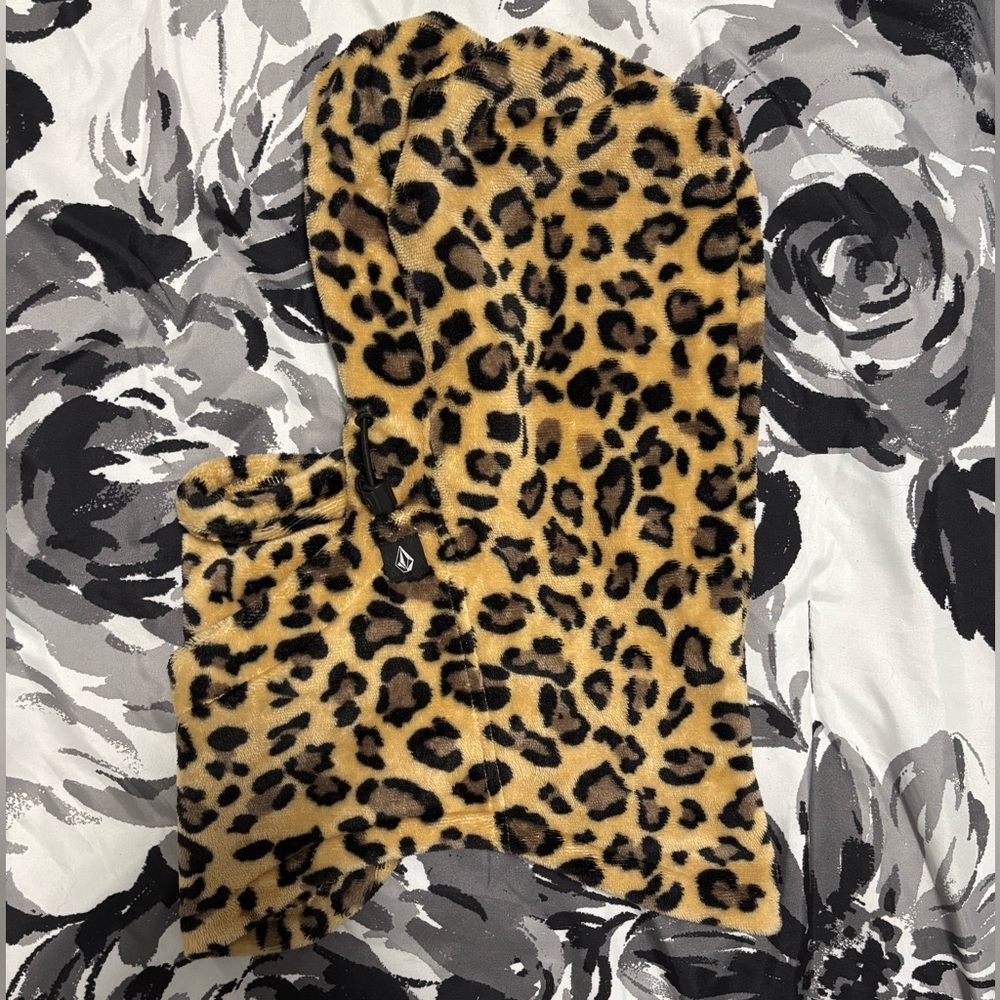 Volcom women’s ski hood cheetah